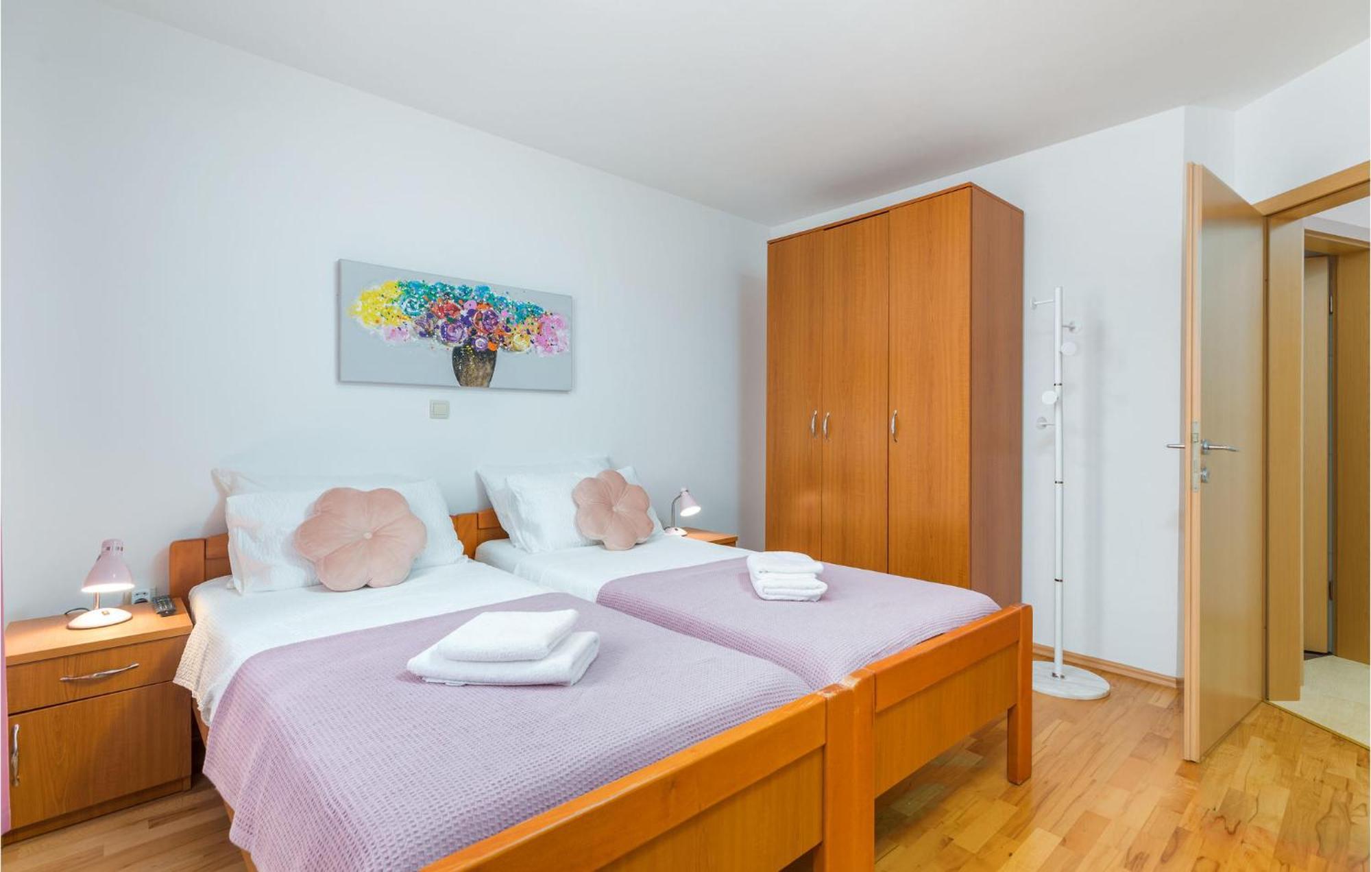 Lovely Apartment In Valbandon With Kitchen ฟาชานา ภายนอก รูปภาพ