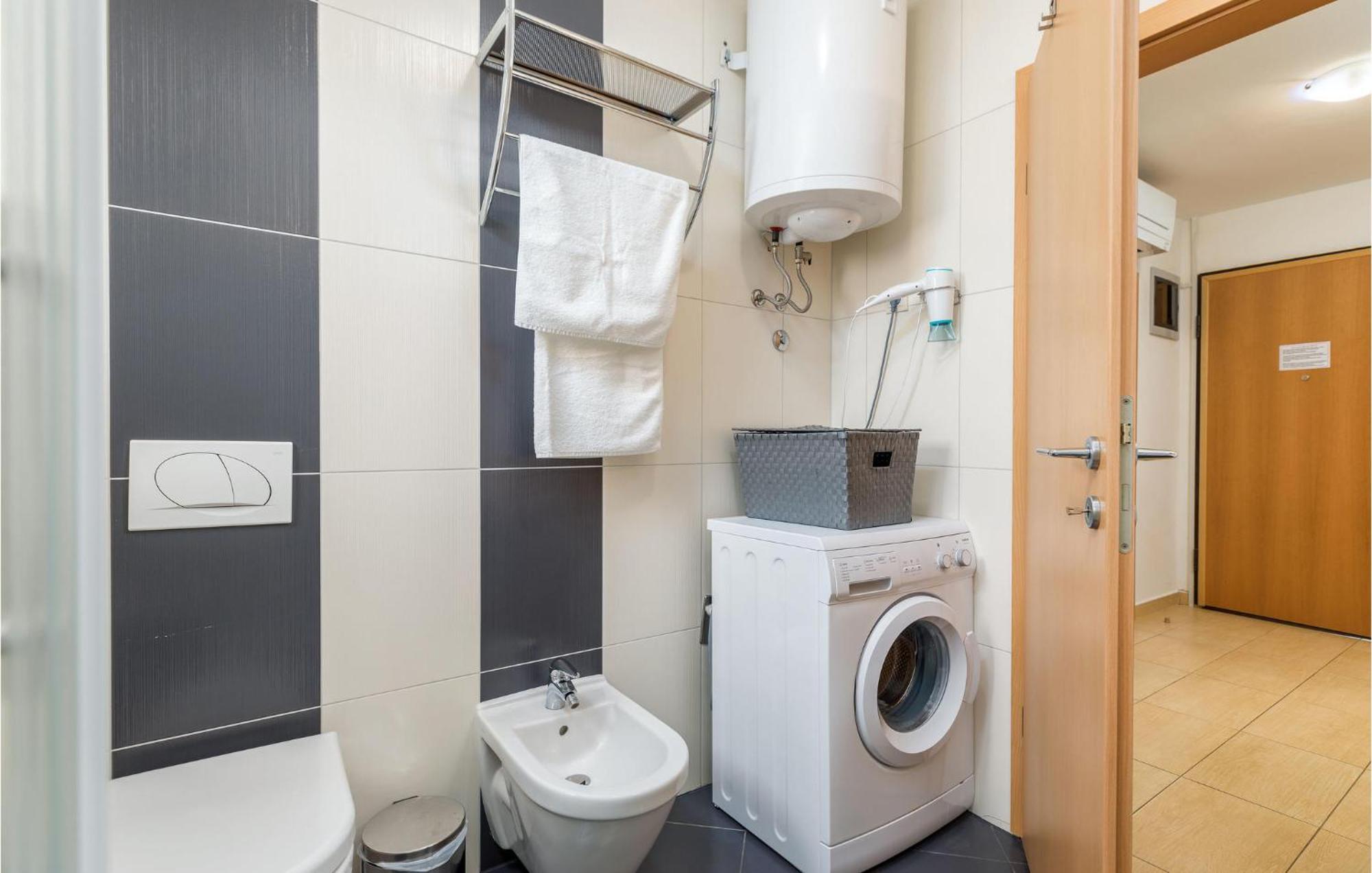 Lovely Apartment In Valbandon With Kitchen ฟาชานา ภายนอก รูปภาพ