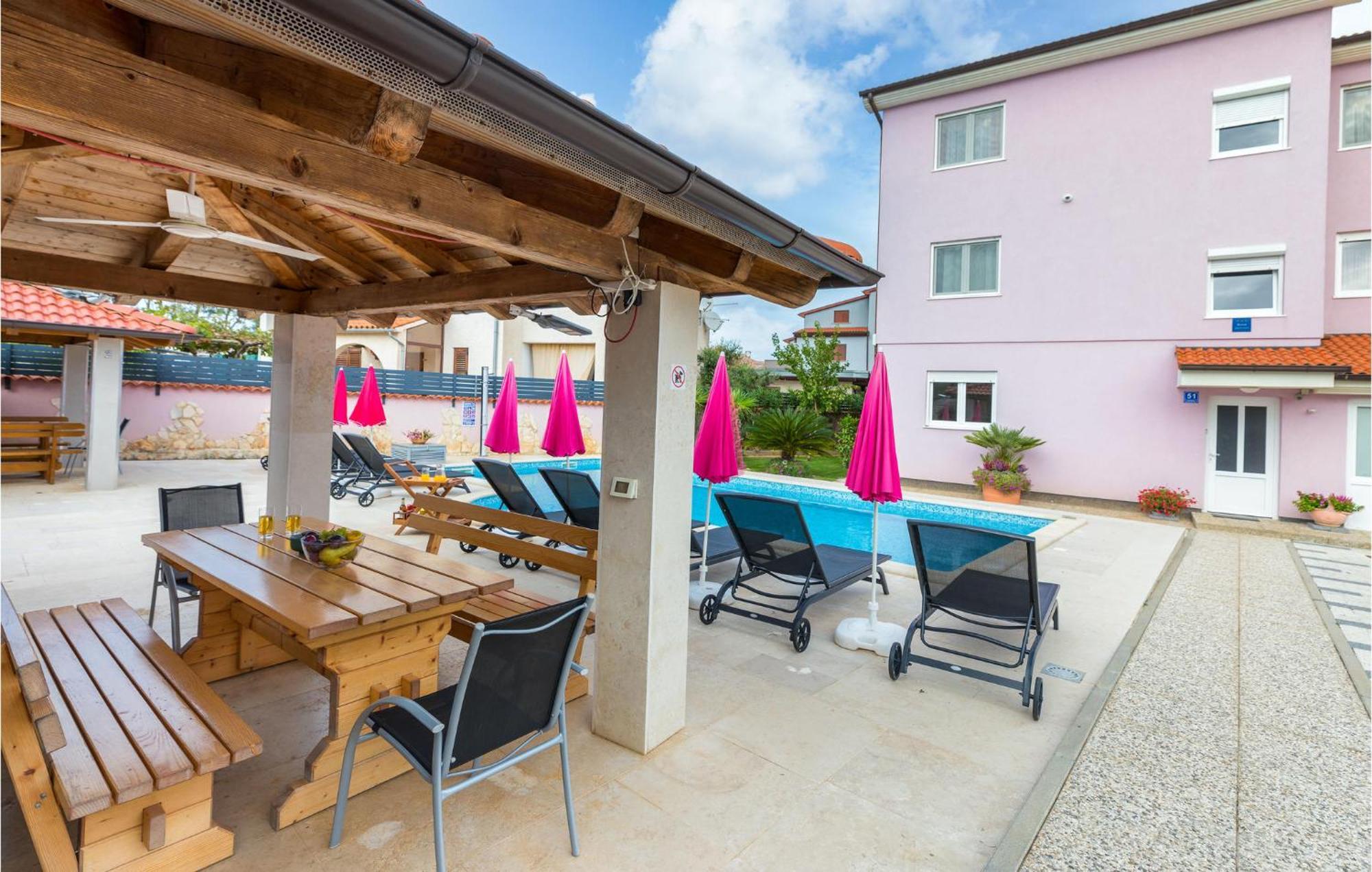 Lovely Apartment In Valbandon With Kitchen ฟาชานา ภายนอก รูปภาพ