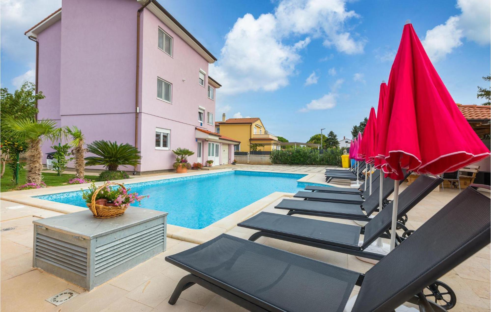 Lovely Apartment In Valbandon With Kitchen ฟาชานา ภายนอก รูปภาพ